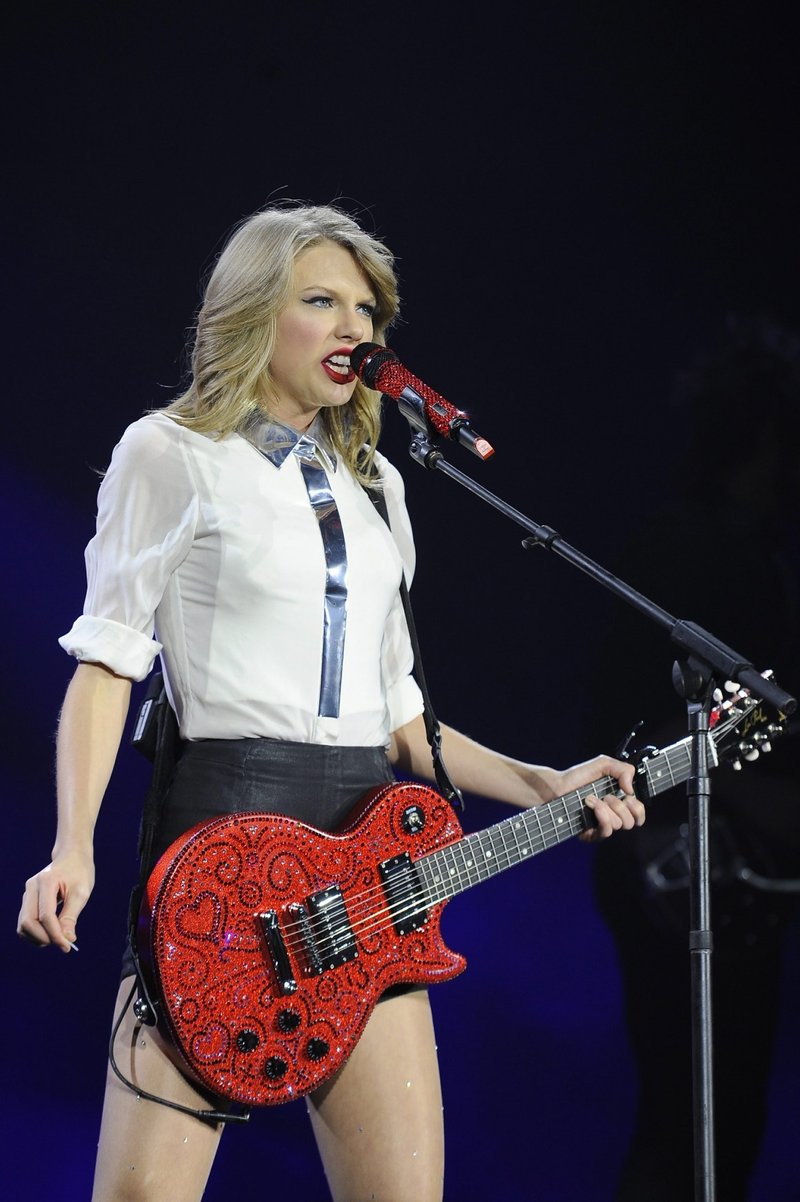 Taylor Swift — February 1 - London, United Kingdom — photo 253