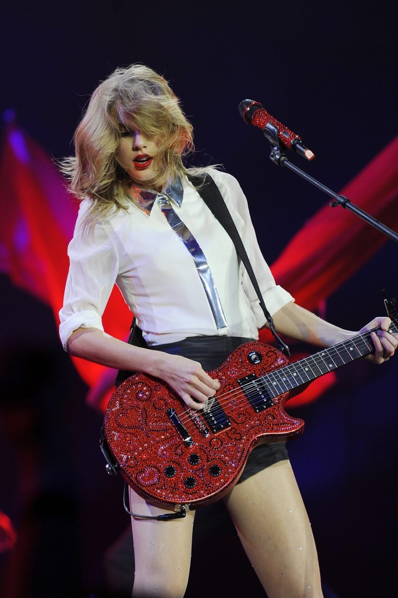 Taylor Swift — February 1 - London, United Kingdom — photo 256