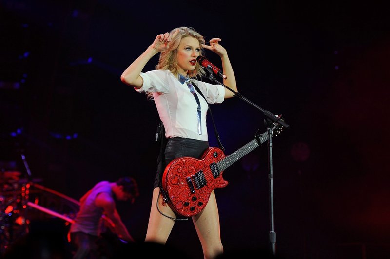 Taylor Swift — February 1 - London, United Kingdom — photo 257