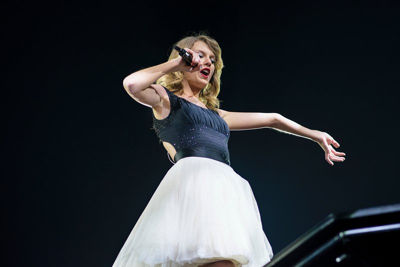 Taylor Swift — February 11 - London, United Kingdom — photo 23