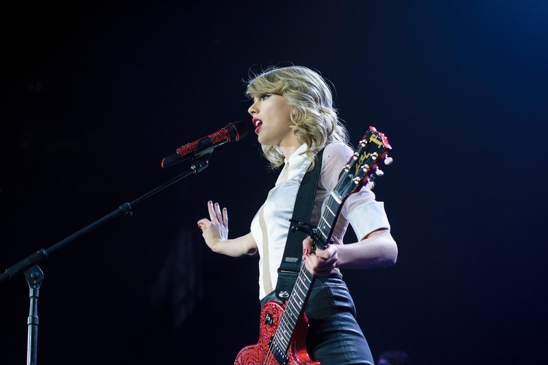 Taylor Swift — February 11 - London, United Kingdom — photo 28