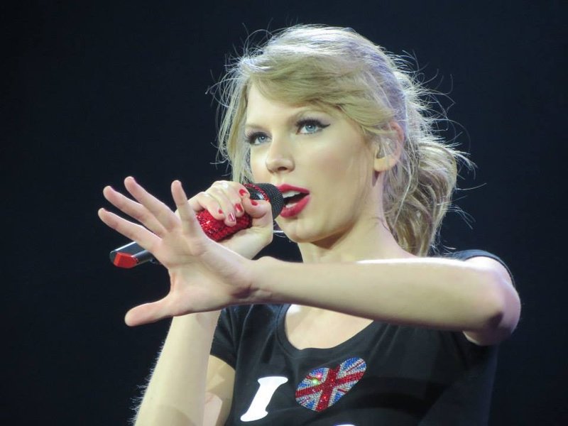 Taylor Swift — February 11 - London, United Kingdom — photo 33
