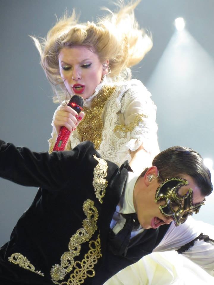 Taylor Swift — February 11 - London, United Kingdom — photo 35