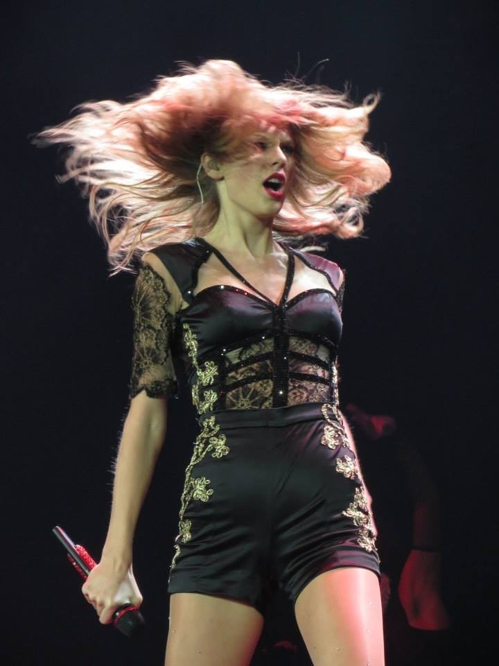Taylor Swift — February 11 - London, United Kingdom — photo 37