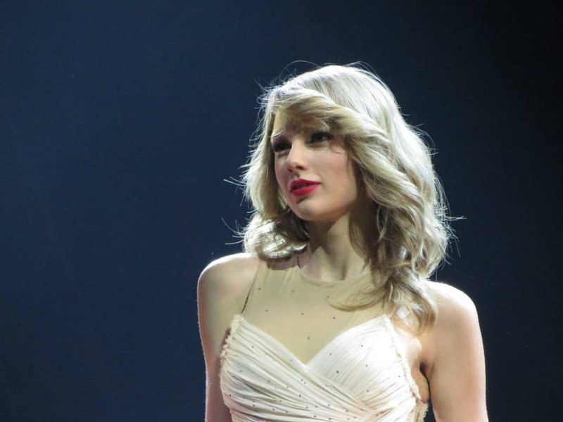 Taylor Swift — February 11 - London, United Kingdom — photo 38