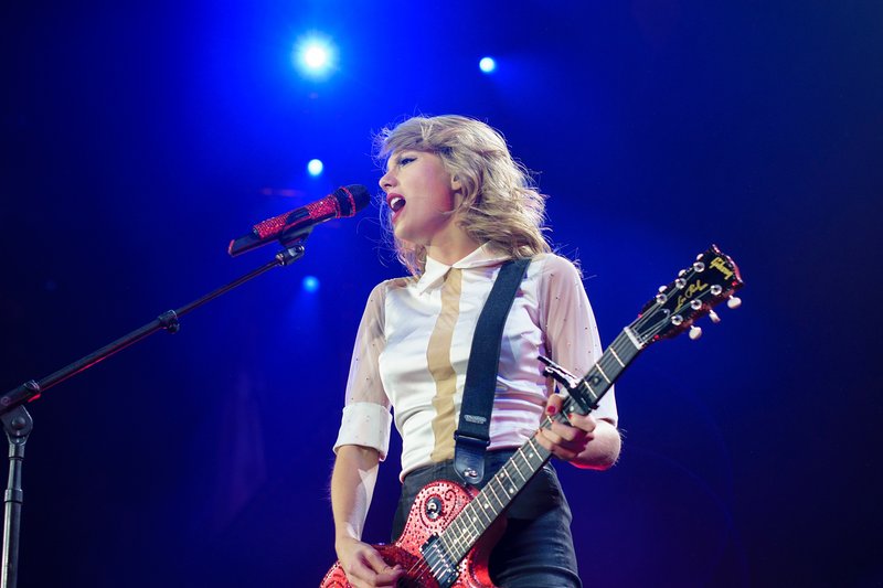 Taylor Swift — February 11 - London, United Kingdom — photo 39