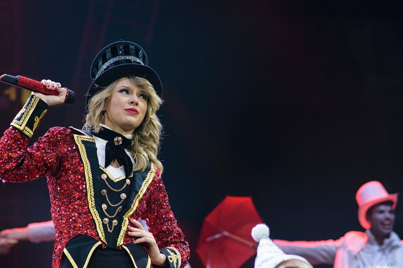 Taylor Swift — February 11 - London, United Kingdom — photo 48