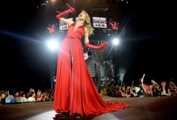 Taylor Swift — February 2 - London, United Kingdom — photo 6