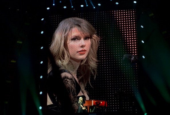 Taylor Swift — February 2 - London, United Kingdom — photo 10