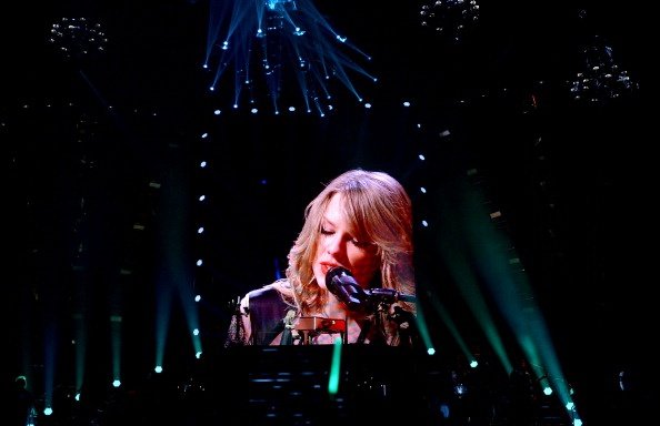 Taylor Swift — February 2 - London, United Kingdom — photo 11