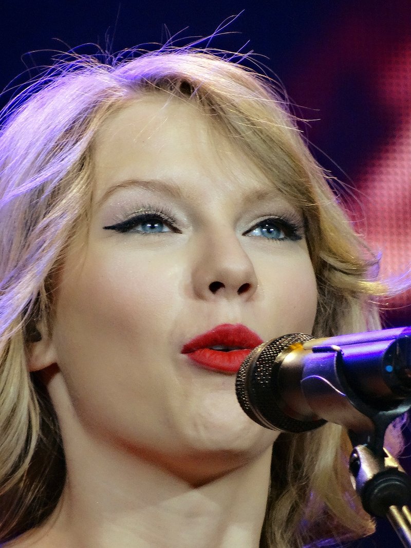 Taylor Swift — February 2 - London, United Kingdom — photo 52