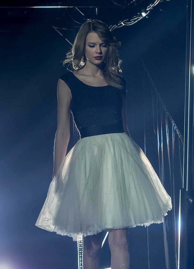 Taylor Swift — February 2 - London, United Kingdom — photo 70