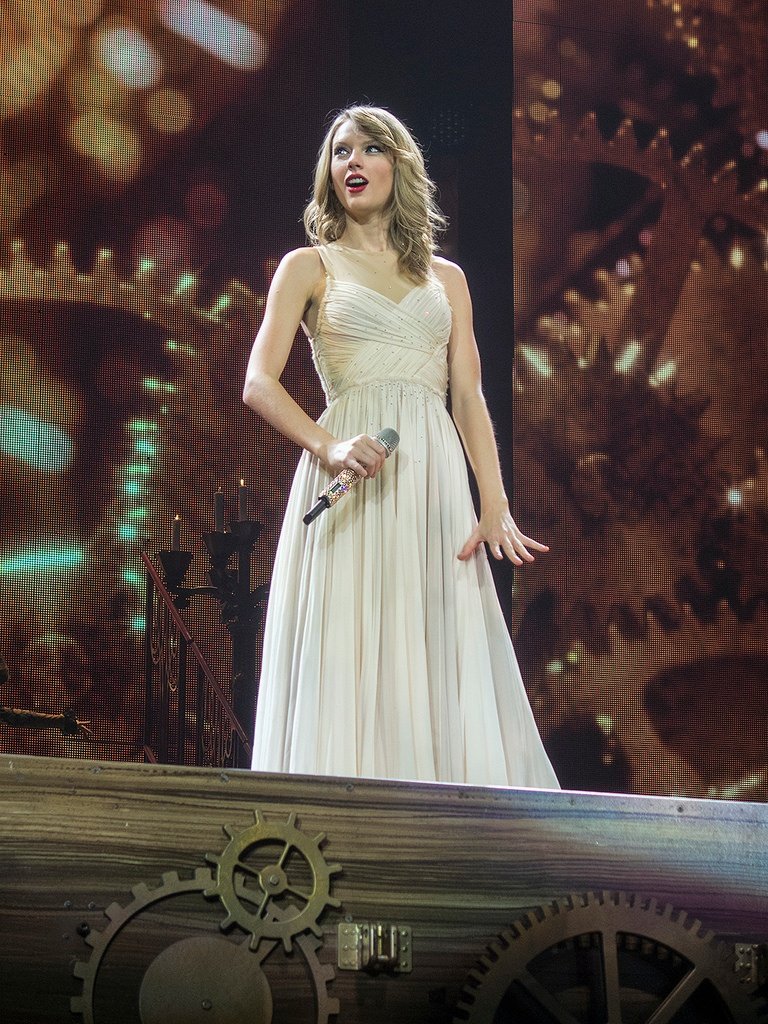 Taylor Swift — February 2 - London, United Kingdom — photo 71