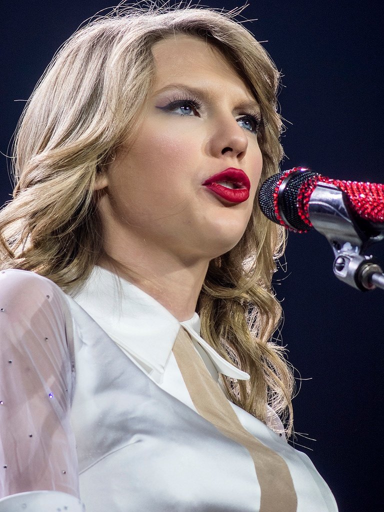 Taylor Swift — February 2 - London, United Kingdom — photo 75