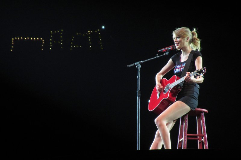 Taylor Swift — February 2 - London, United Kingdom — photo 83