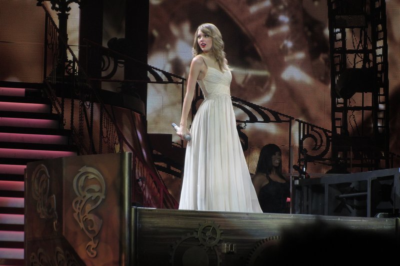 Taylor Swift — February 2 - London, United Kingdom — photo 90