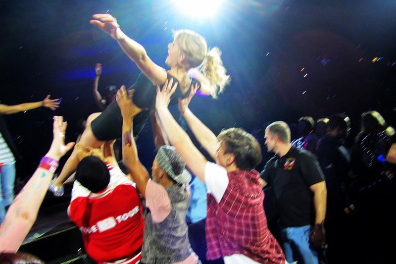 Taylor Swift — February 2 - London, United Kingdom — photo 100