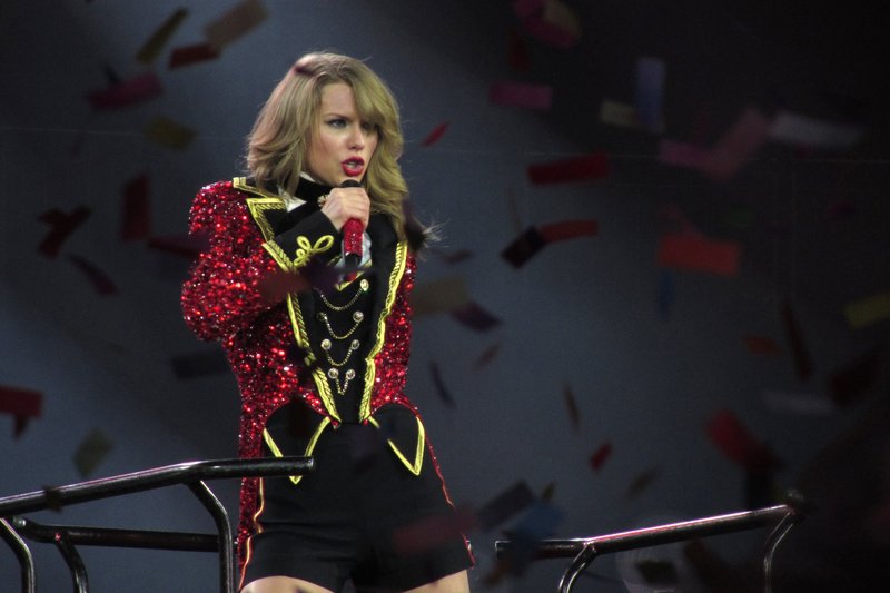 Taylor Swift — February 2 - London, United Kingdom — photo 103