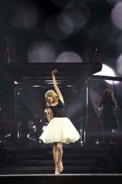 Taylor Swift — February 4 - London, United Kingdom — photo 6