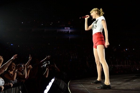 Taylor Swift — February 4 - London, United Kingdom — photo 16