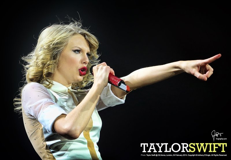 Taylor Swift — February 4 - London, United Kingdom — photo 39