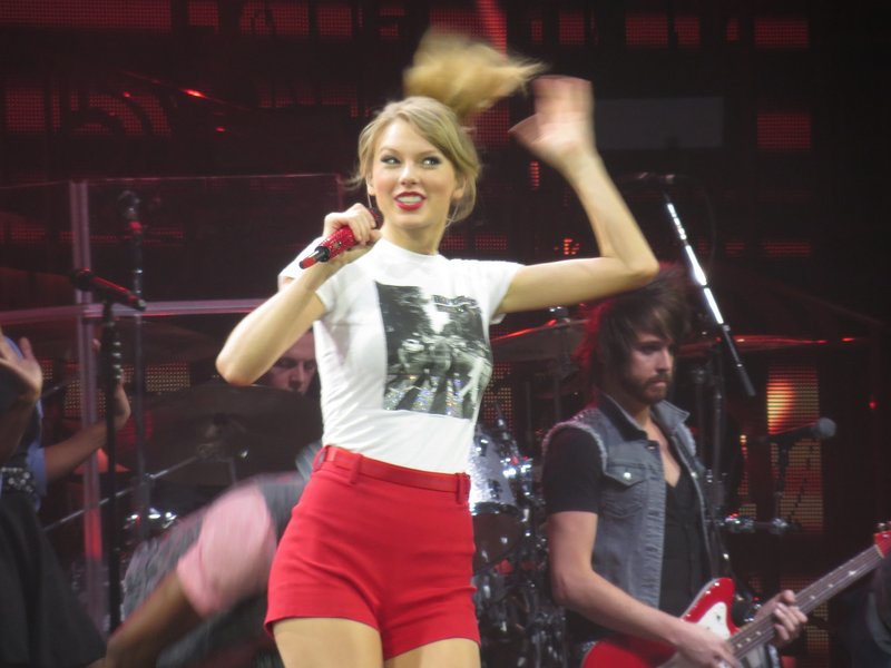 Taylor Swift — February 4 - London, United Kingdom — photo 47