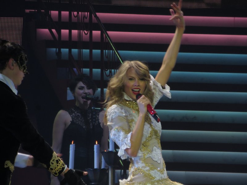 Taylor Swift — February 4 - London, United Kingdom — photo 50