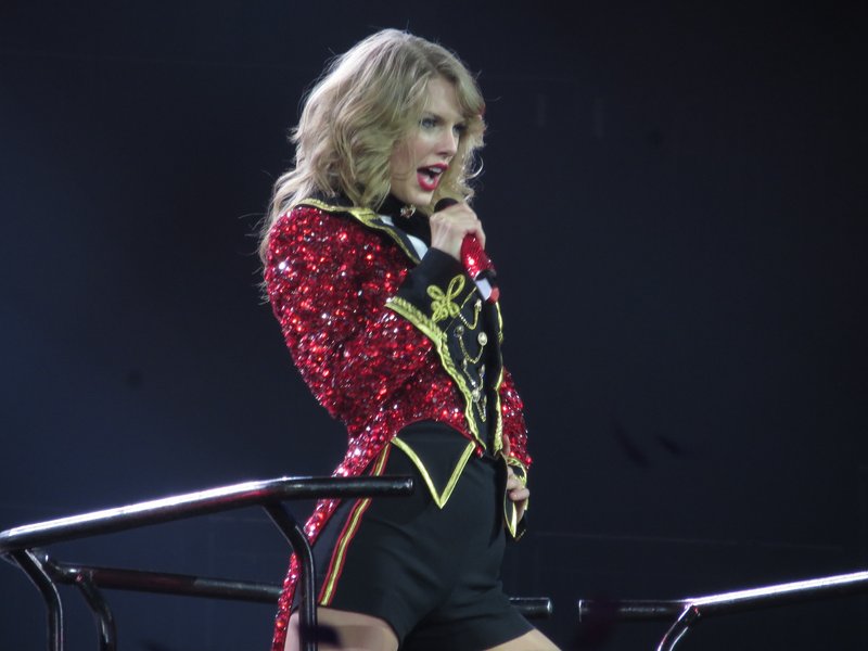 Taylor Swift — February 4 - London, United Kingdom — photo 51