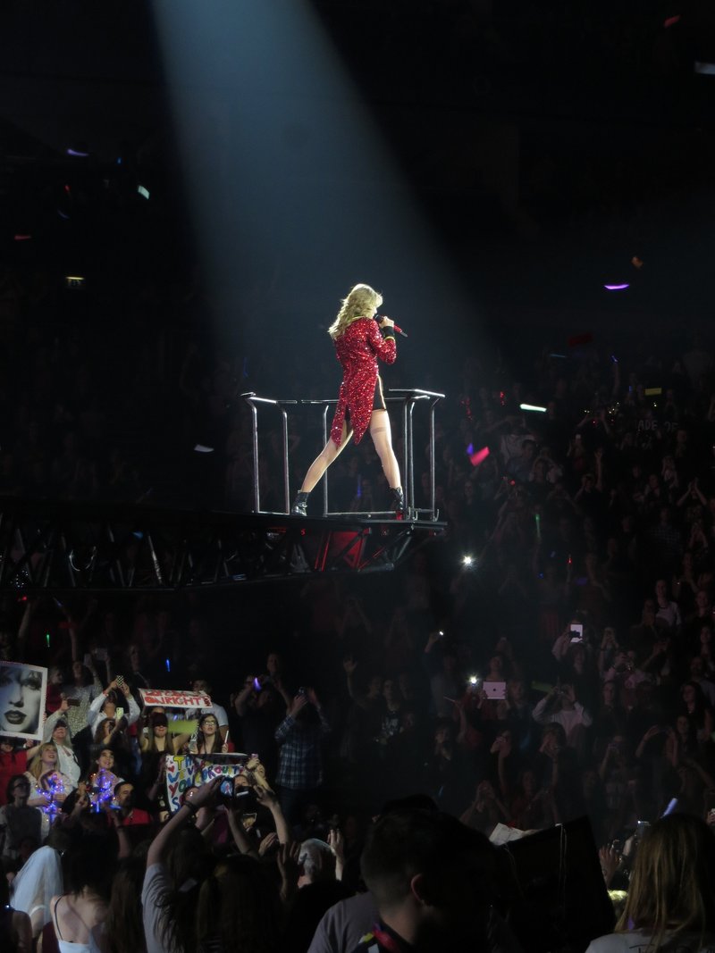 Taylor Swift — February 4 - London, United Kingdom — photo 52