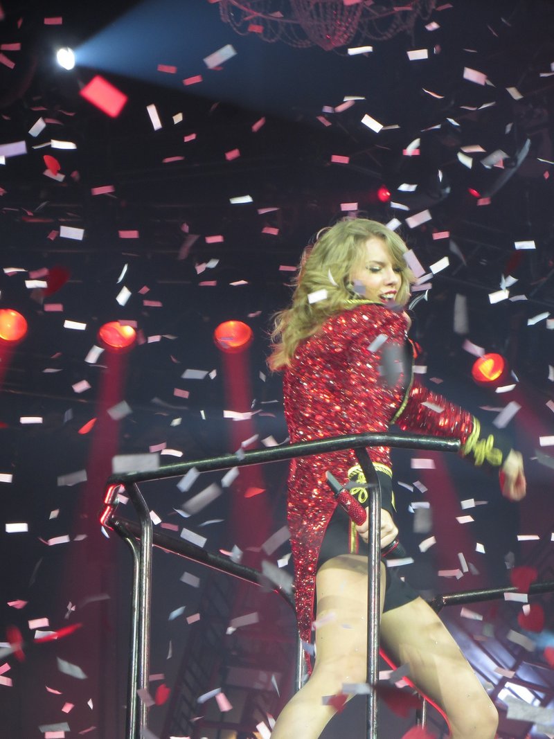 Taylor Swift — February 4 - London, United Kingdom — photo 53