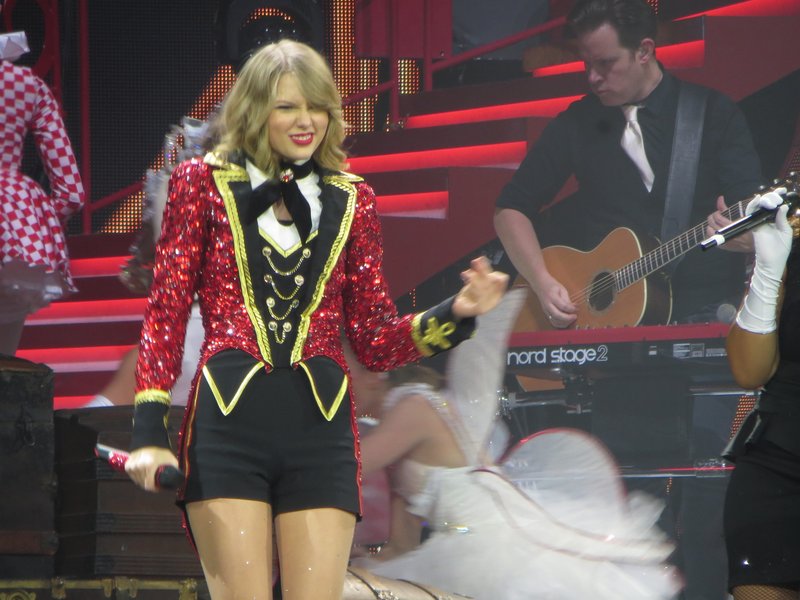 Taylor Swift — February 4 - London, United Kingdom — photo 62