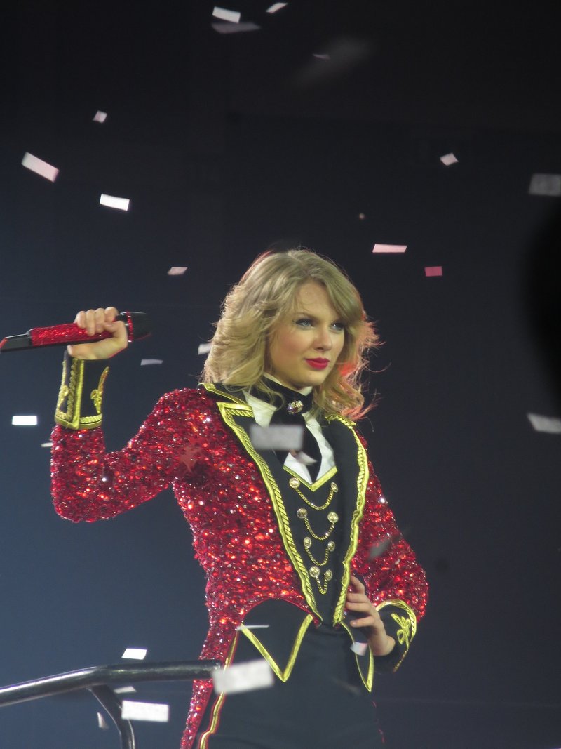 Taylor Swift — February 4 - London, United Kingdom — photo 63