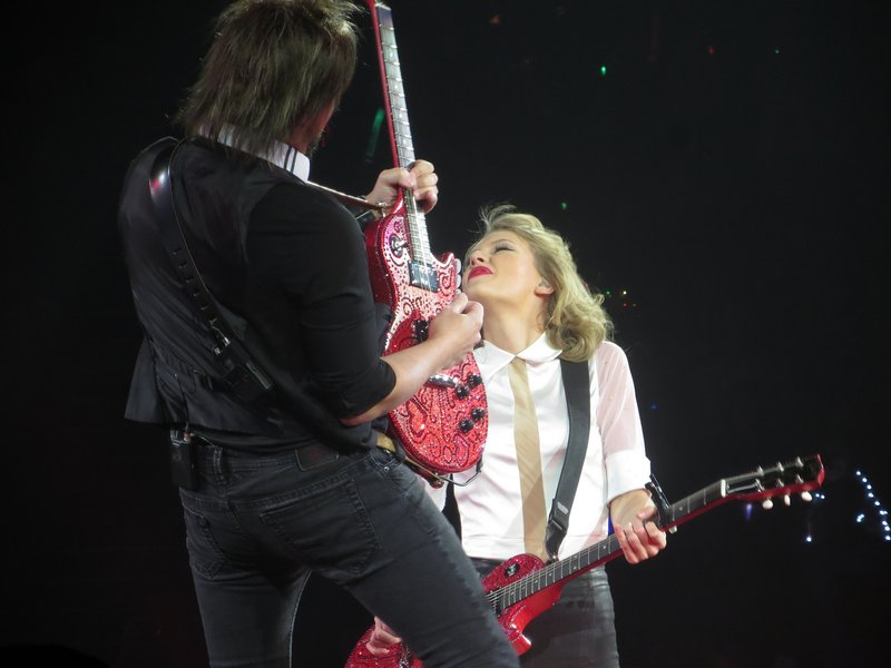 Taylor Swift — February 4 - London, United Kingdom — photo 65