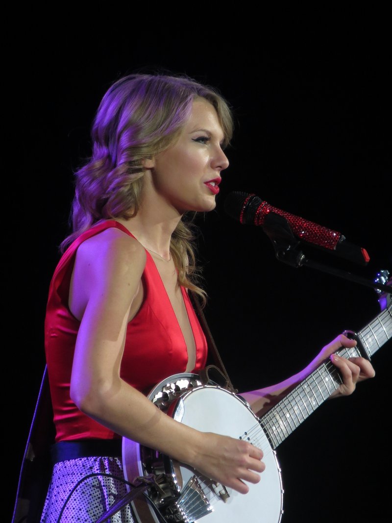 Taylor Swift — February 4 - London, United Kingdom — photo 67