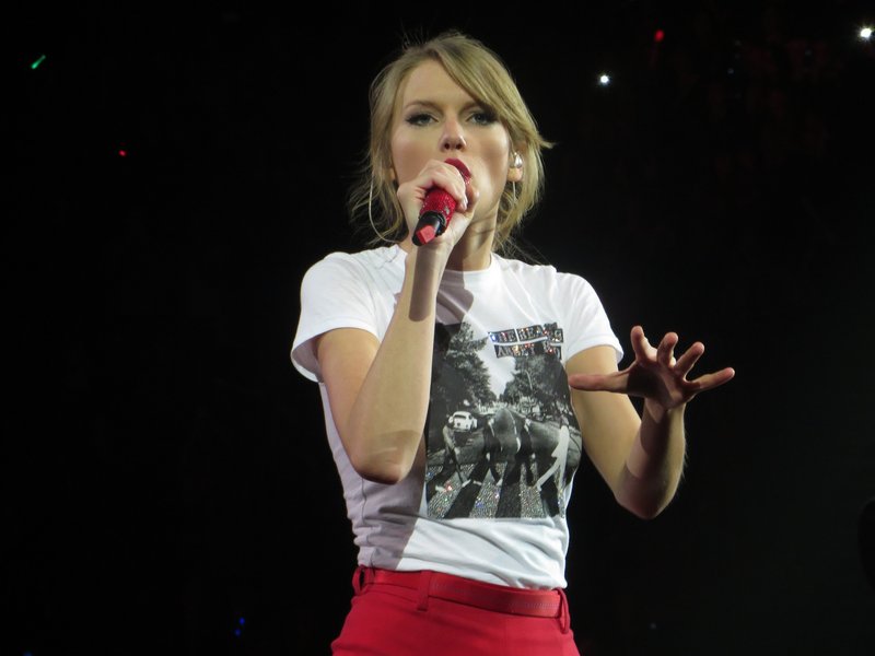 Taylor Swift — February 4 - London, United Kingdom — photo 72