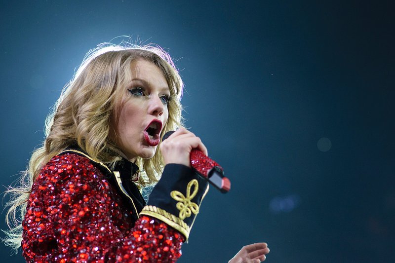 Taylor Swift — February 4 - London, United Kingdom — photo 76