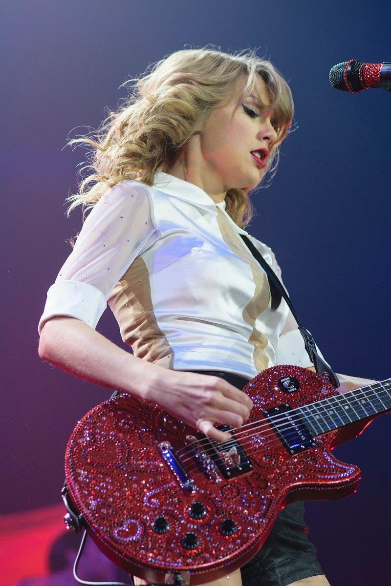 Taylor Swift — February 4 - London, United Kingdom — photo 80