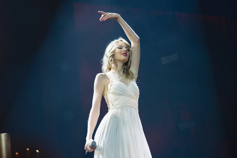 Taylor Swift — February 4 - London, United Kingdom — photo 81