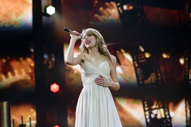 Taylor Swift — February 4 - London, United Kingdom — photo 85