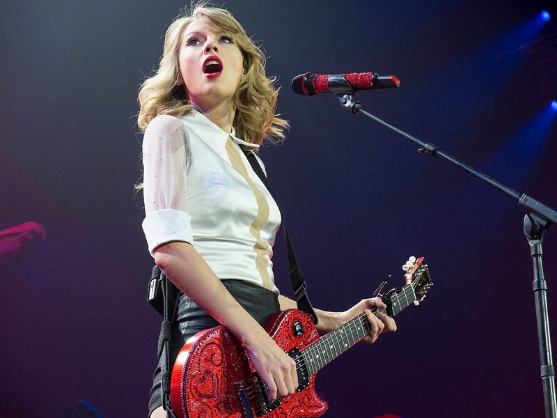 Taylor Swift — February 4 - London, United Kingdom — photo 93