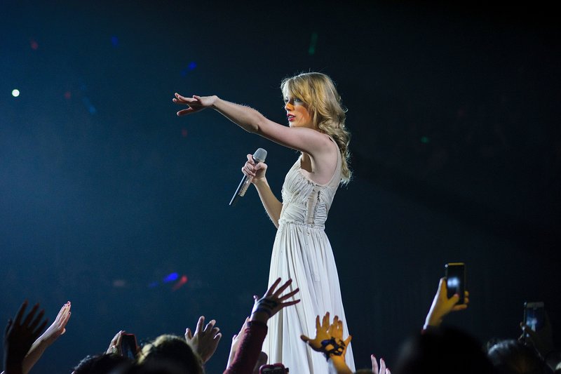 Taylor Swift — February 4 - London, United Kingdom — photo 94