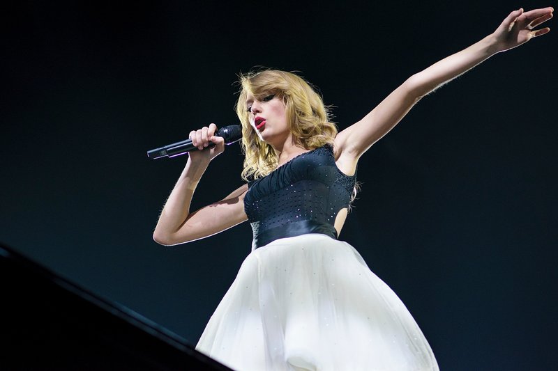 Taylor Swift — February 4 - London, United Kingdom — photo 95