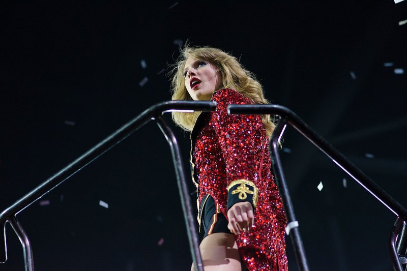 Taylor Swift — February 4 - London, United Kingdom — photo 99