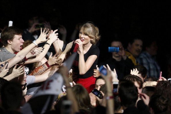 Taylor Swift — February 7 - Berlin, Germany — photo 4