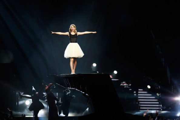 Taylor Swift — February 7 - Berlin, Germany — photo 8