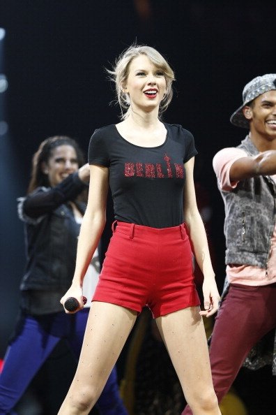 Taylor Swift — February 7 - Berlin, Germany — photo 13