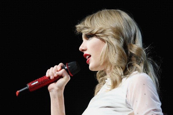 Taylor Swift — February 7 - Berlin, Germany — photo 16