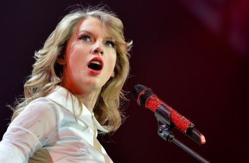 Taylor Swift — February 7 - Berlin, Germany — photo 28