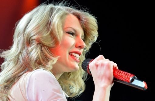 Taylor Swift — February 7 - Berlin, Germany — photo 31
