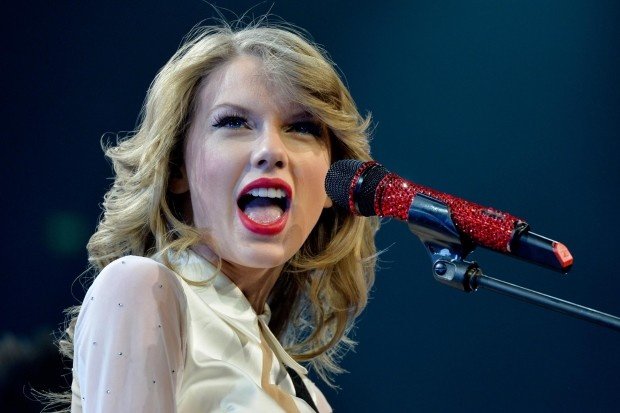 Taylor Swift — February 7 - Berlin, Germany — photo 33